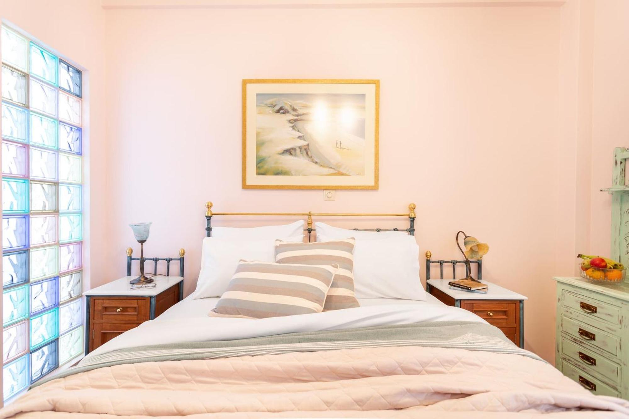 Bright, Calming Retreat With A Balcony Near Metro! Apartment Athena Bagian luar foto