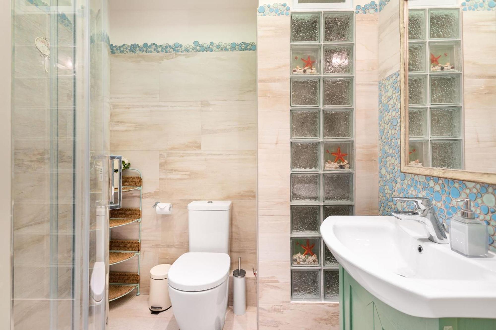 Bright, Calming Retreat With A Balcony Near Metro! Apartment Athena Bagian luar foto