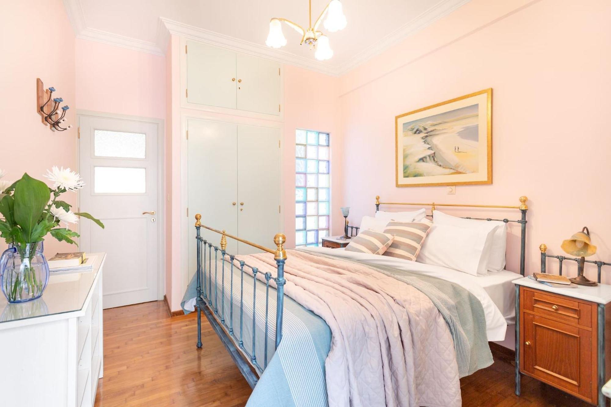 Bright, Calming Retreat With A Balcony Near Metro! Apartment Athena Bagian luar foto