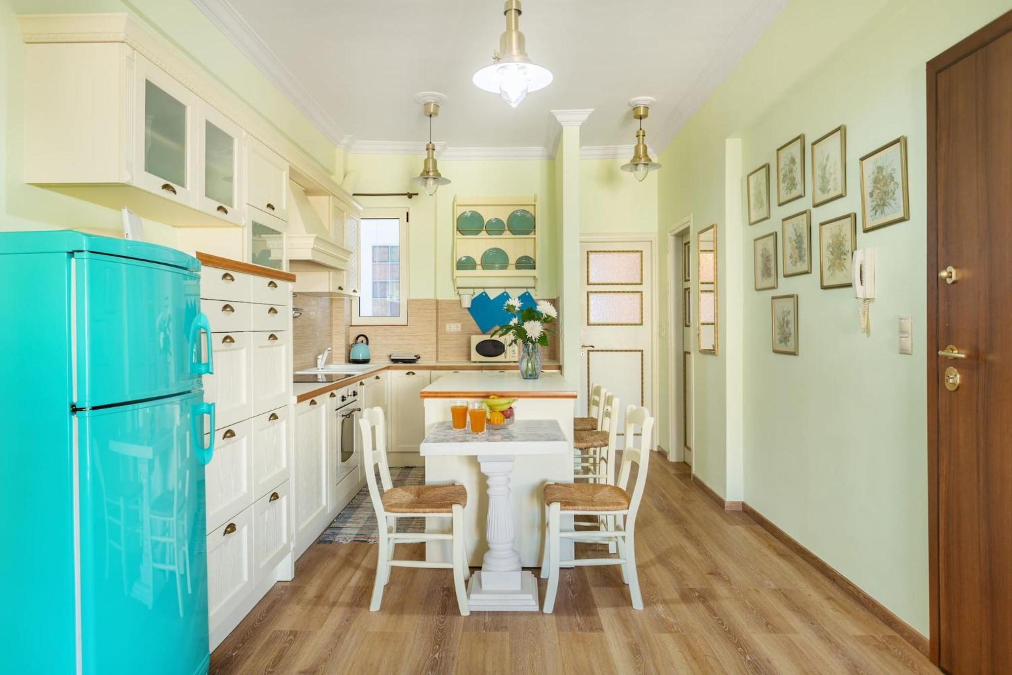 Bright, Calming Retreat With A Balcony Near Metro! Apartment Athena Bagian luar foto
