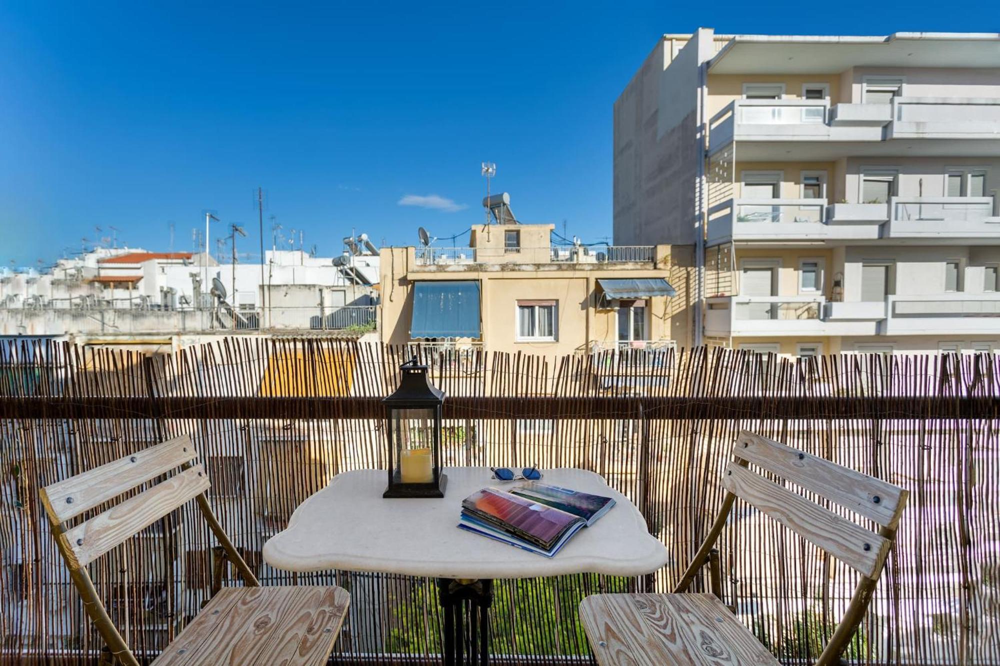 Bright, Calming Retreat With A Balcony Near Metro! Apartment Athena Bagian luar foto